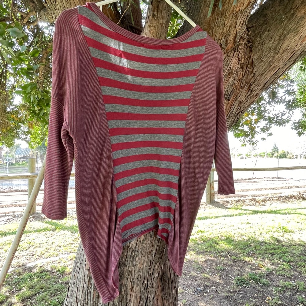Soprano XS 3/4 sleeve tunic shirt. Lightly used, no defects. Pet/smoke free home